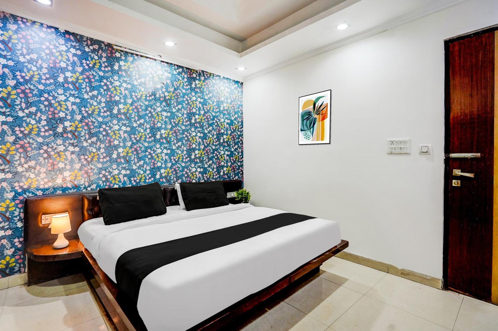 Hotel Collection O Sector 5 Ghaziabad Exterior foto